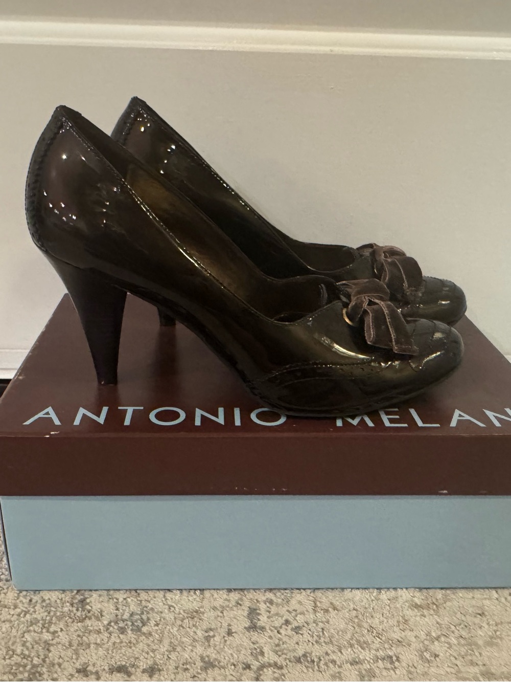 ANTONIO MELANI Dark Brown Patent Leather Bow-Embellished Pumps